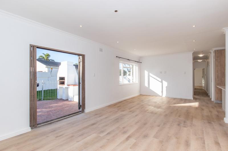 4 Bedroom Property for Sale in Constantia Western Cape